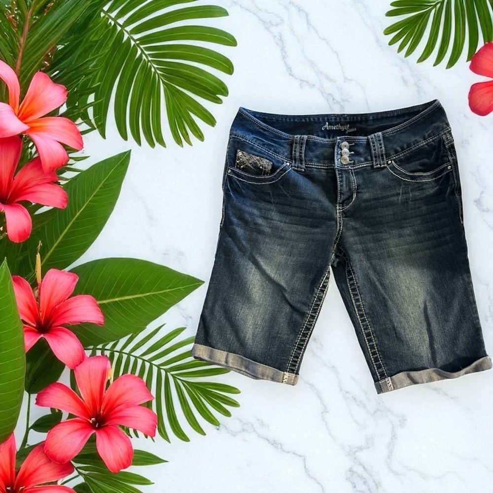 🍀🍂Amethyst Jeans Women's Faded Blue Jean Shorts